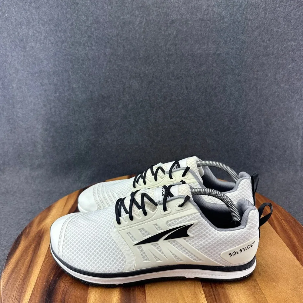 Altra Solstice XT Men's Size 9 White Mesh Running Sneakers Barely Worn